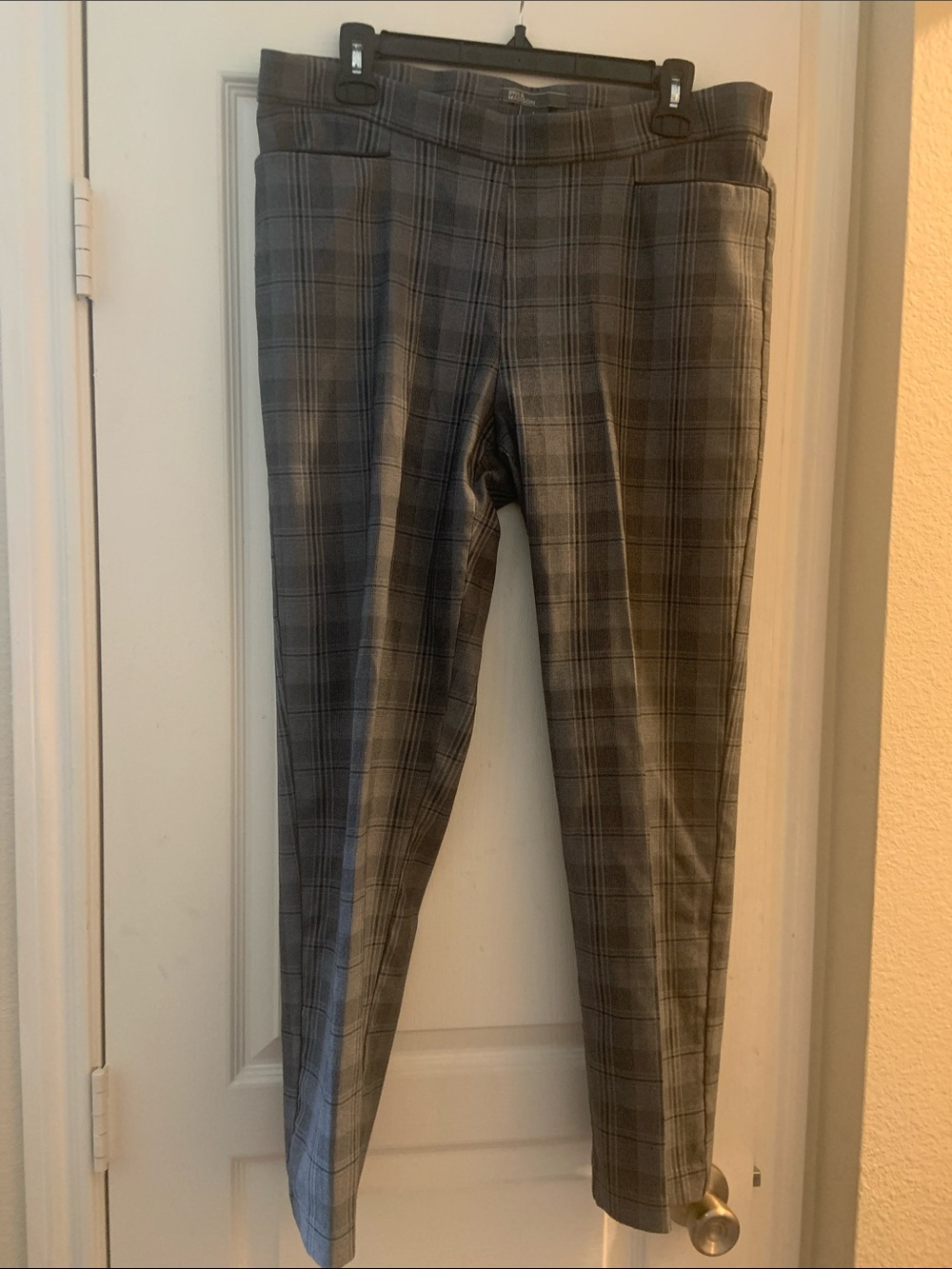 89th & Madison Gray Plaid Cropped Ponte Pants